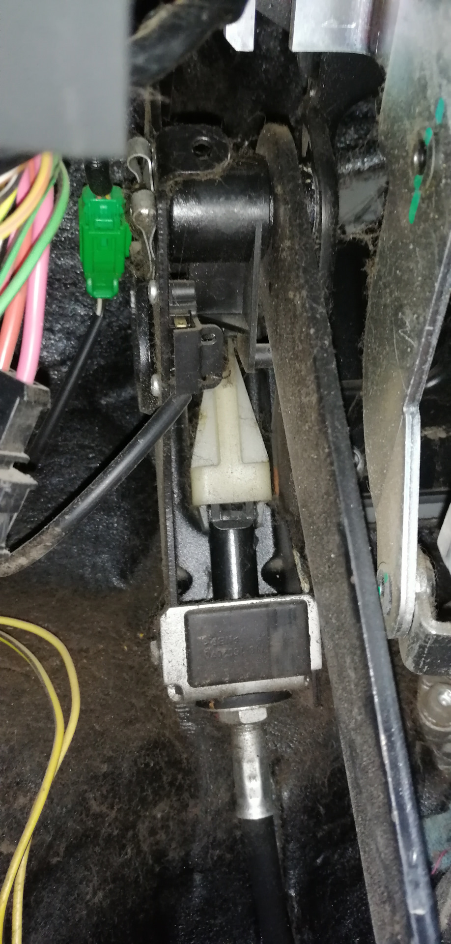 Обрыв тросика сцепления — Lada Калина хэтчбек, 1,6 л, 2011 года ...