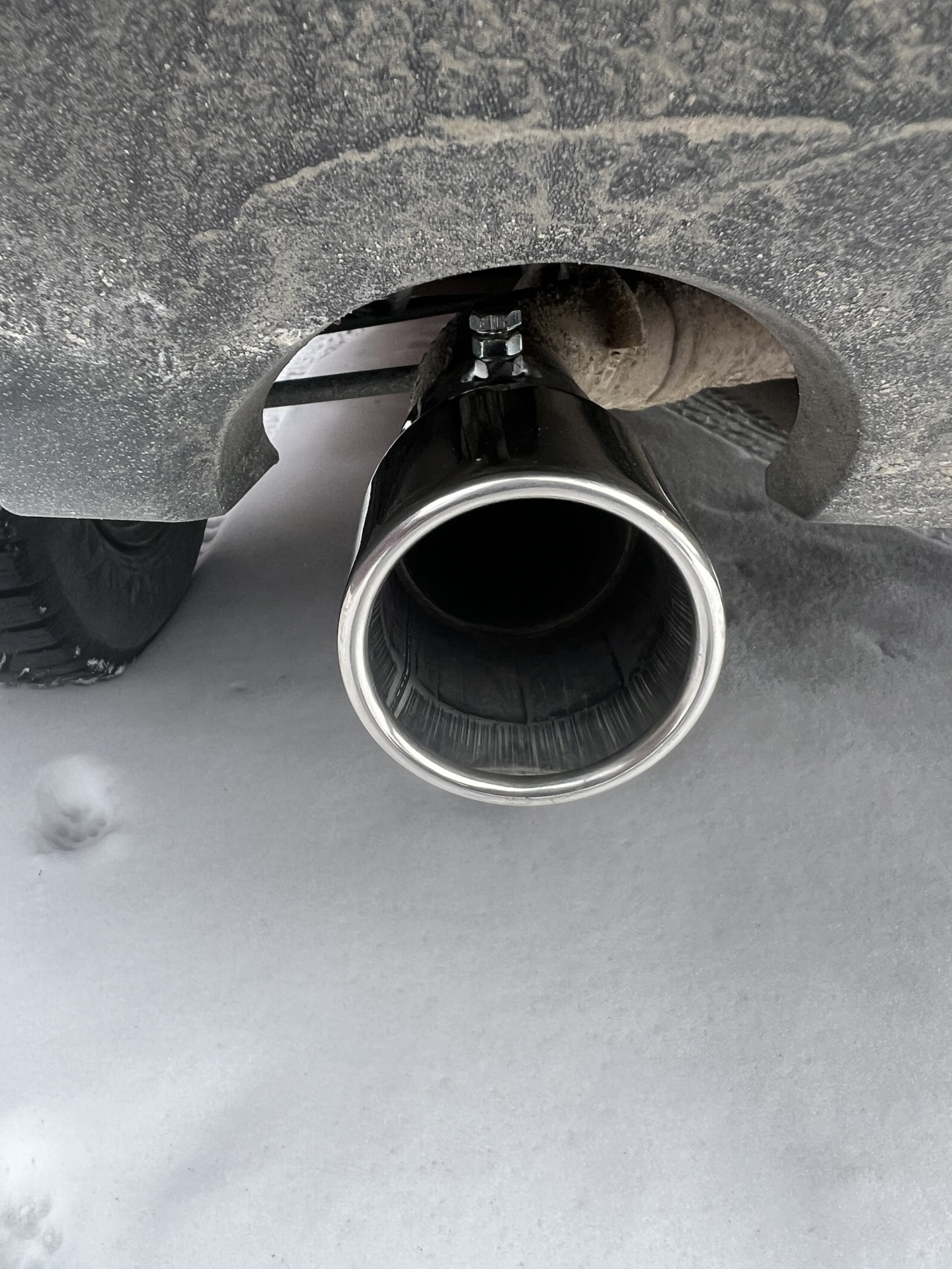 Приобрел оригинальную насадку на выхлопную трубу — Renault Duster (2G ...