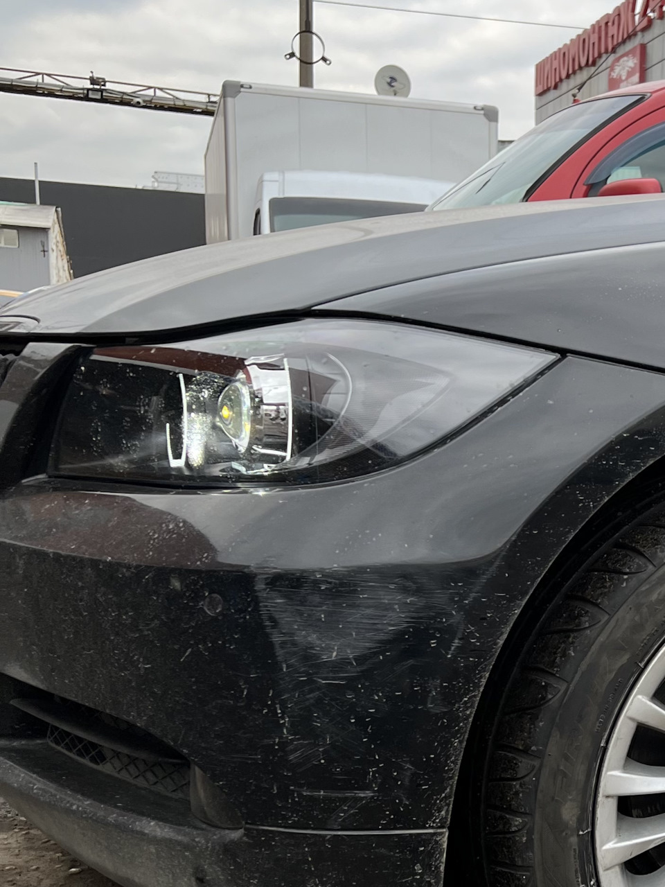 Торчит билед линза в галогеновой фаре — BMW 3 series (E90), 2 л, 2006 ...