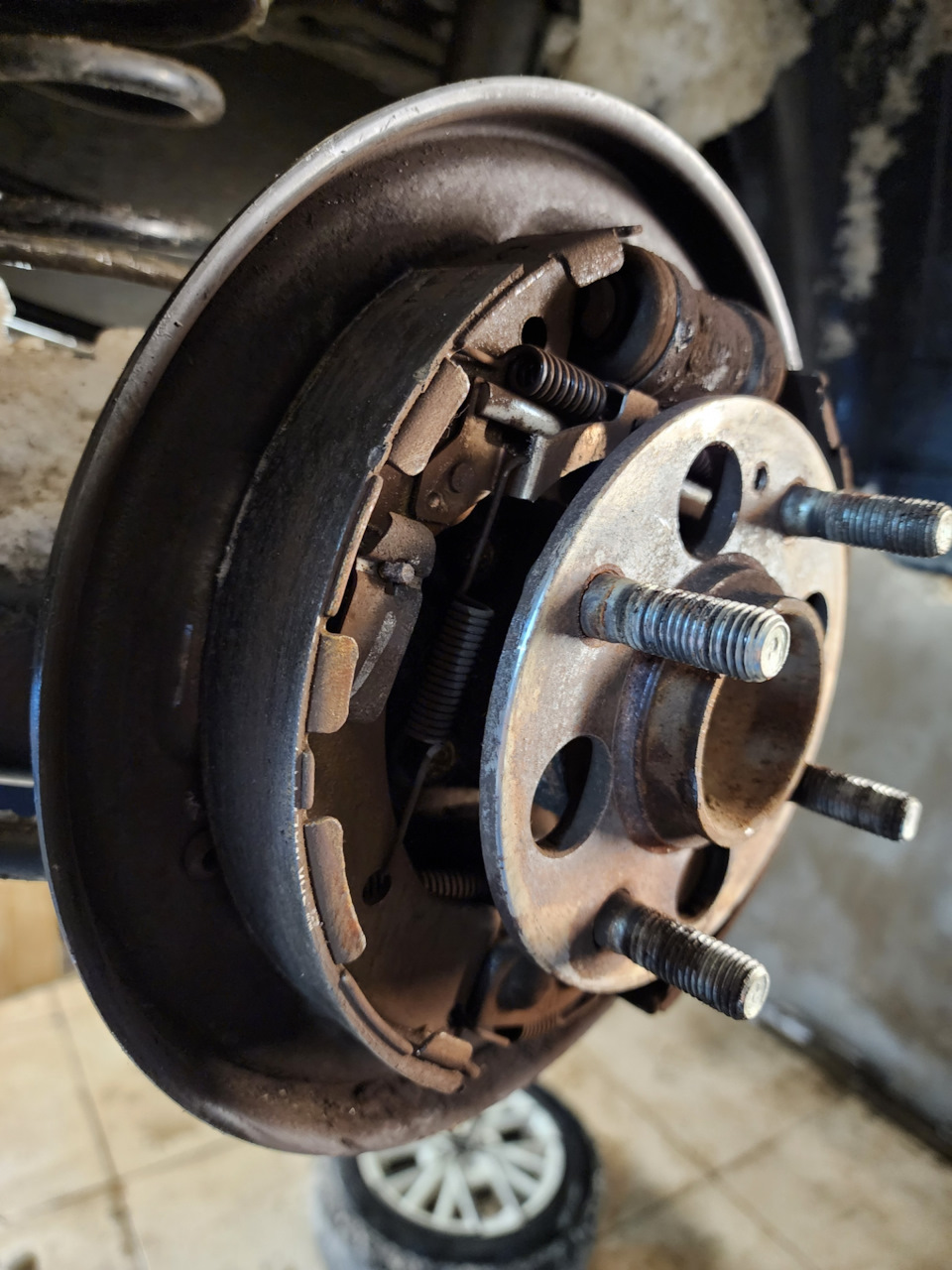 Замена задних колодок(барабан) — KIA Rio X-Line, 1,6 л, 2018 года ...