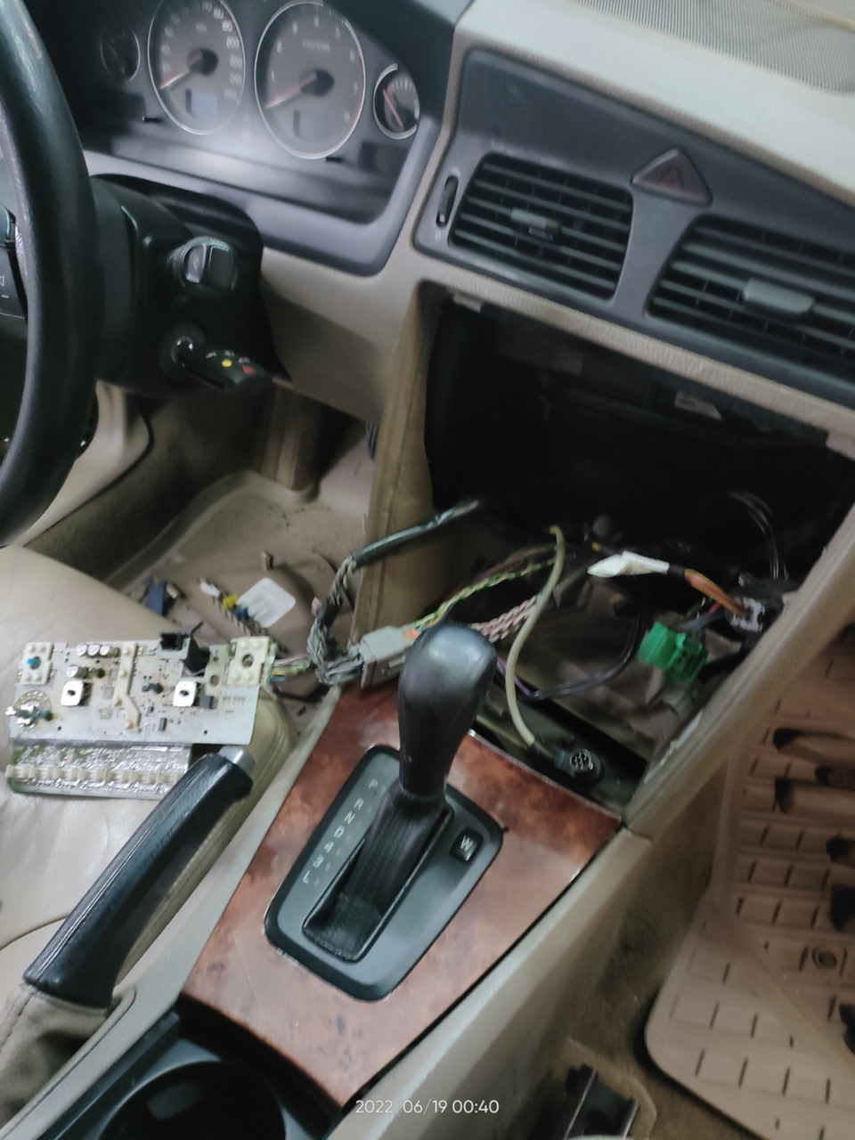 Начал разбираться в проводах чё к чему — Volvo S60 (1G)