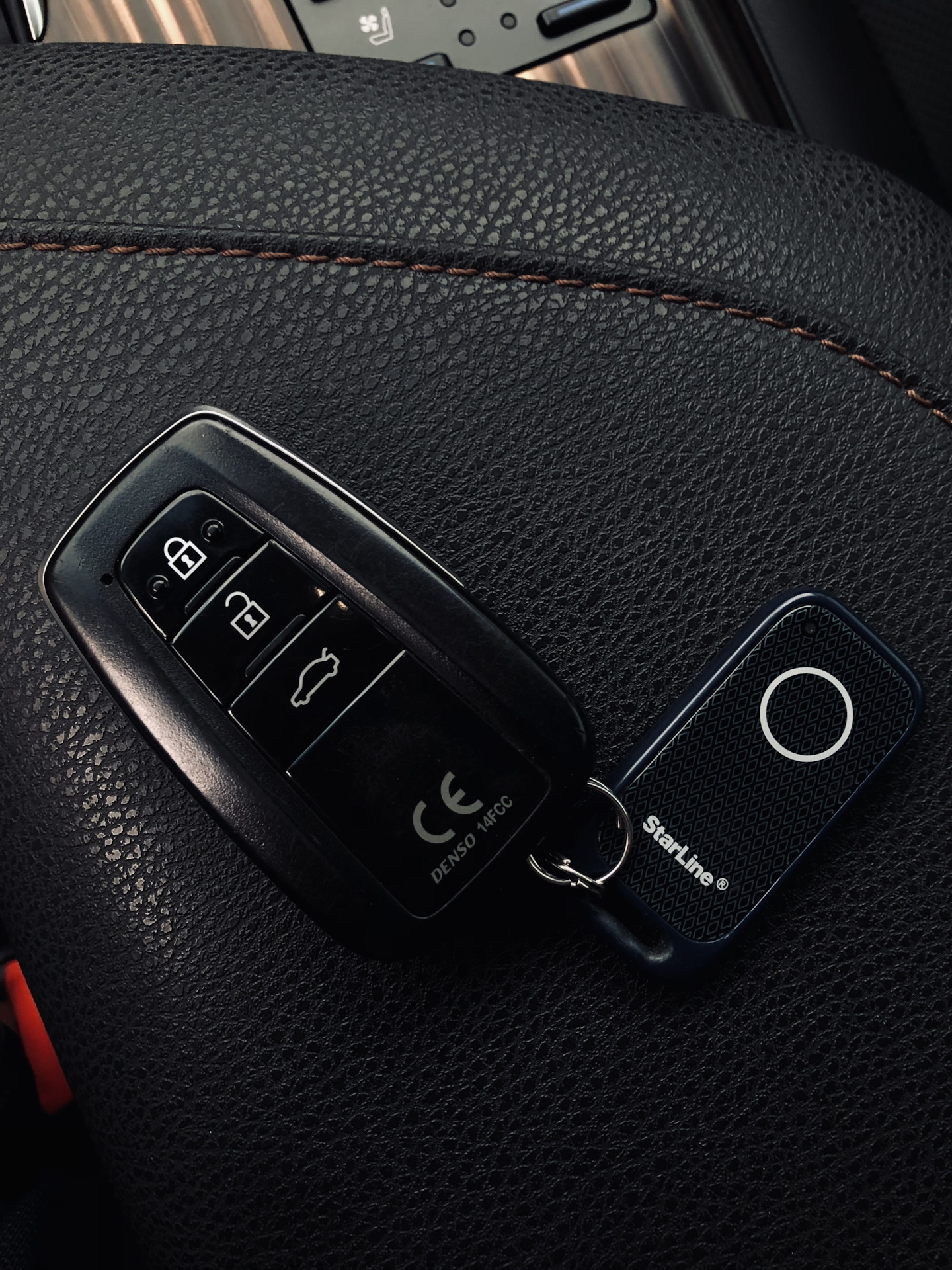 Замена батареек в Штатном Ключе и в Метке Сигнализации, Toyota Camry 70 ...