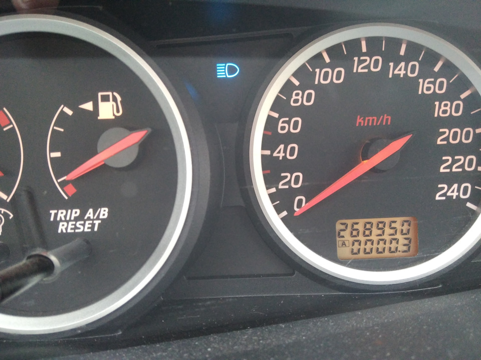 Не горит левая фара (галоген), загорается индикатор дальнего света ...