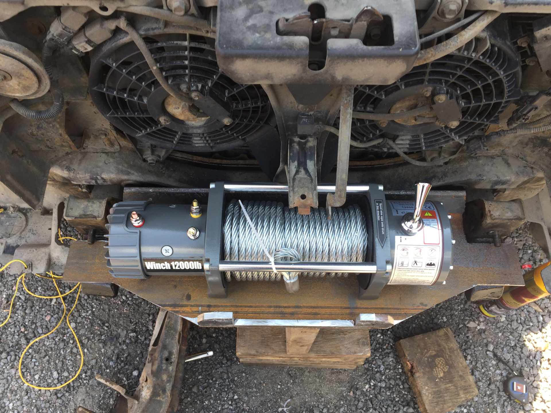 лебёдка автомобильная электрическая 12v на уаз. хендай старекс с лебедкой. лебёдка на хундай hd78. лебёдка электрическая минитрактора. лебёдка электрическая автомобильная тойота тундра 2022.