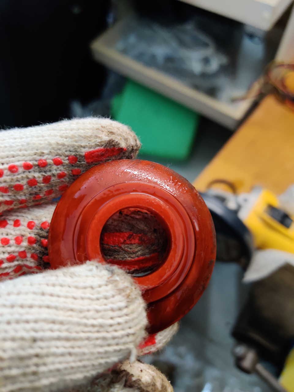 Силикон — понятное дело за время эксплуатации в горячем масле ни сколько не потерял своих свойств. Очень эластичная и даже приятная на ощупь деталька) — Daewoo Gentra