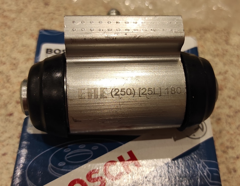 Задний левый тормозной цилиндр на Дастер 4х4 BOSCH 0986475987 ...