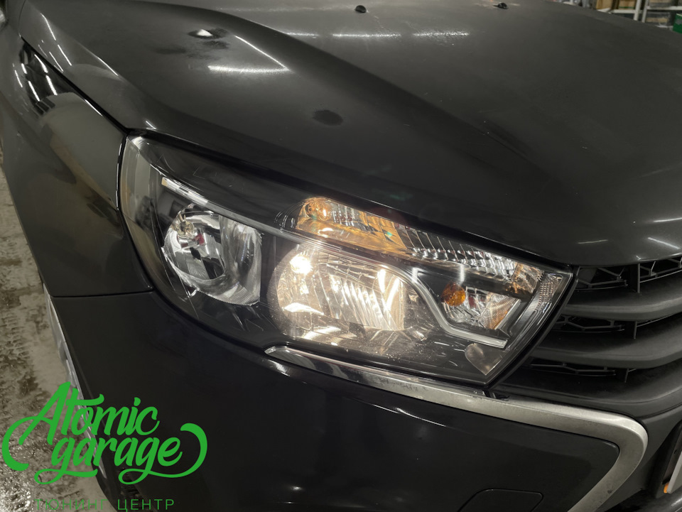 Lada Vesta, установка светодиодных линз Aozoom A15 в штатный рефлектор ...