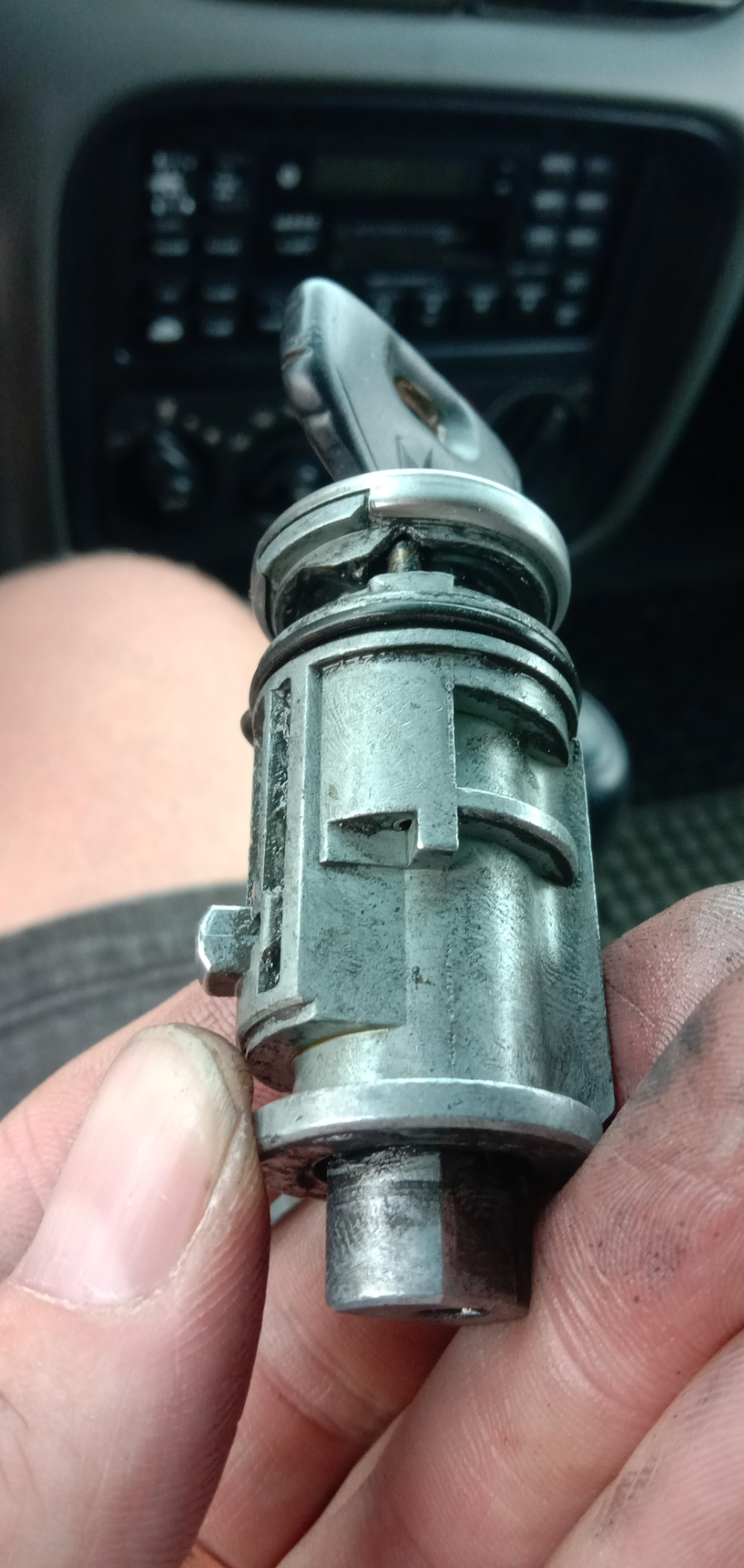 Застрял ключ в замке зажигания — Chrysler Stratus I, 2 л, 1995 года ...