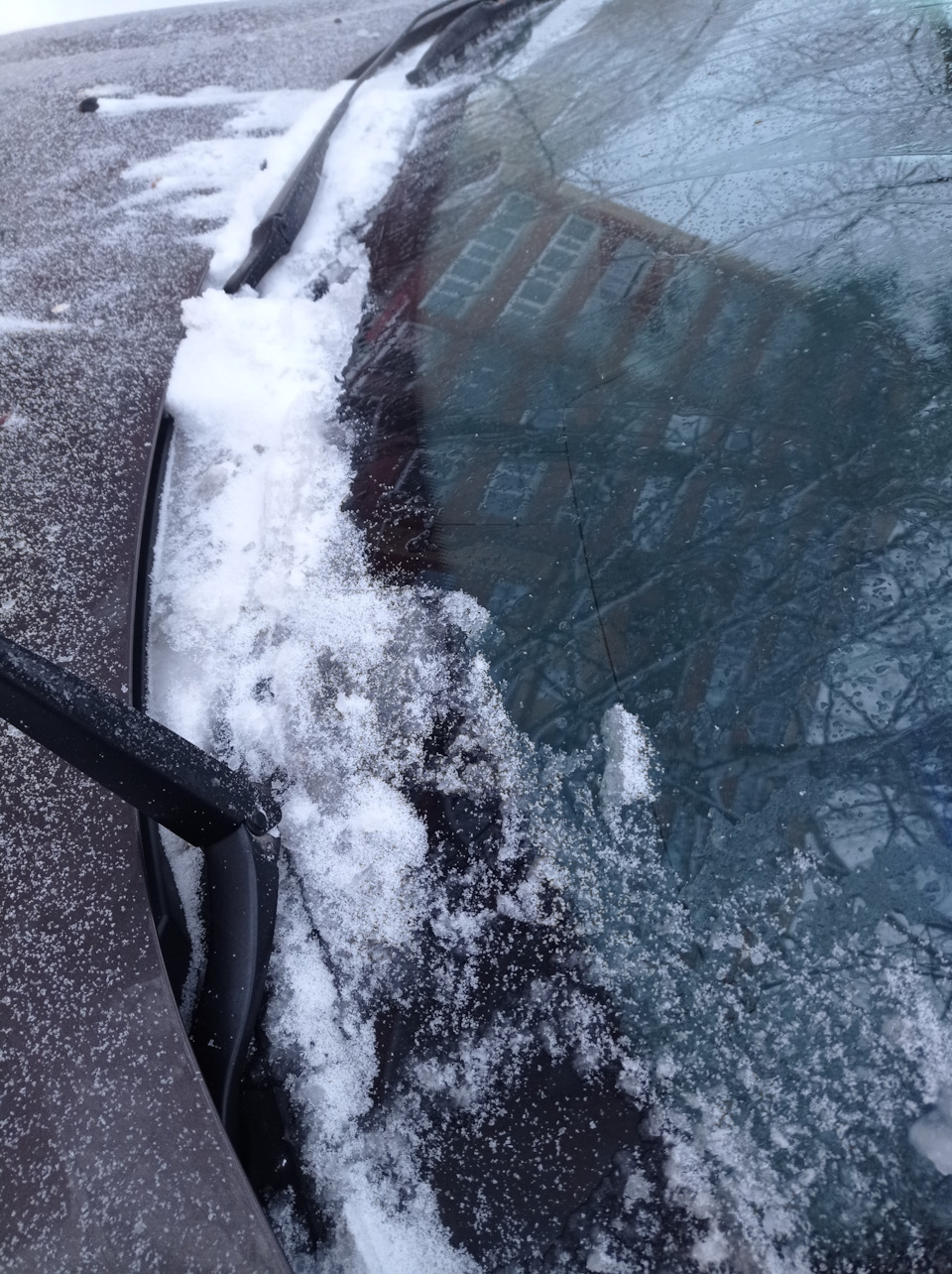 Щетки стеклоочистителя зимой — Lada Vesta SW, 1,6 л, 2019 года ...