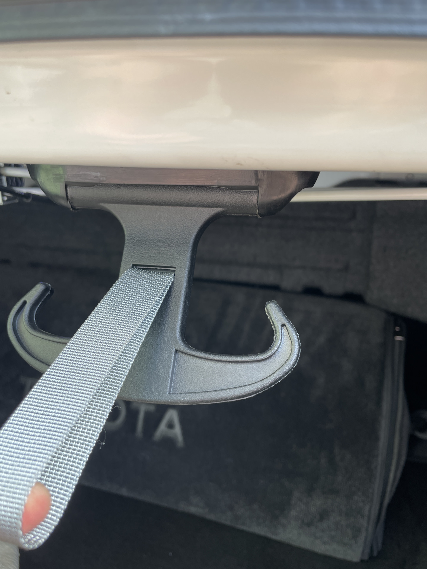 Крючки в багажник — Toyota Camry (XV50), 2,5 л, 2016 года | аксессуары ...