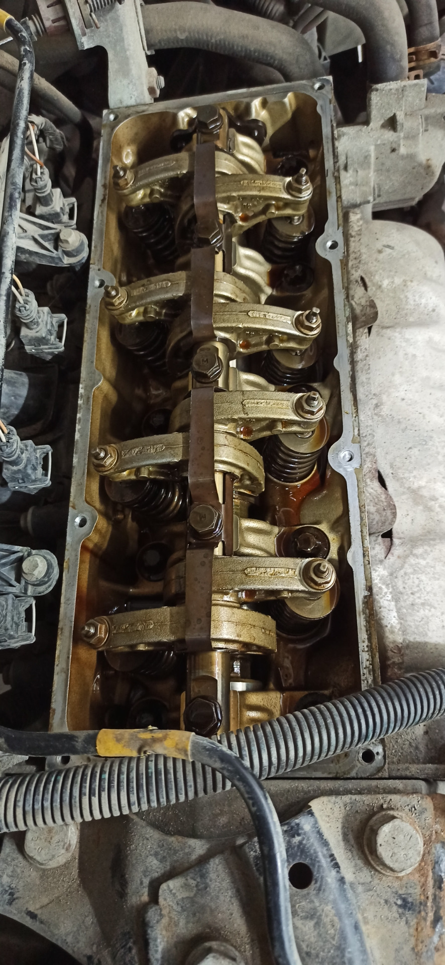 Под клапанной крышкой — DRIVE2