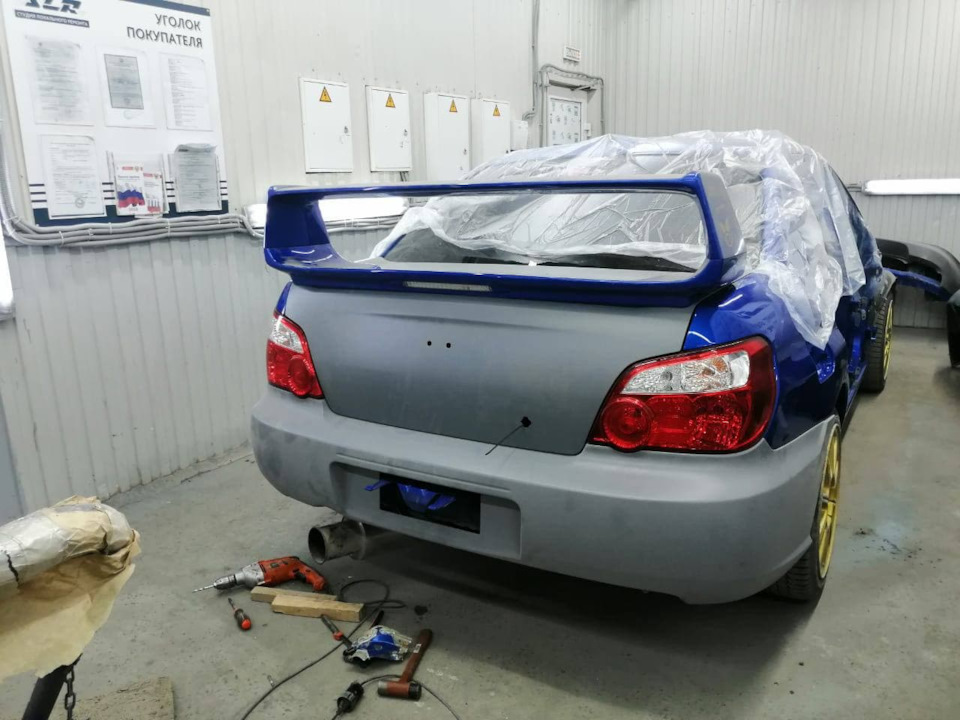 момент установки зазоров, после вмятой жопы даже такая недокрашенная выглядит отлично! — Subaru Impreza WRX STI (GD)