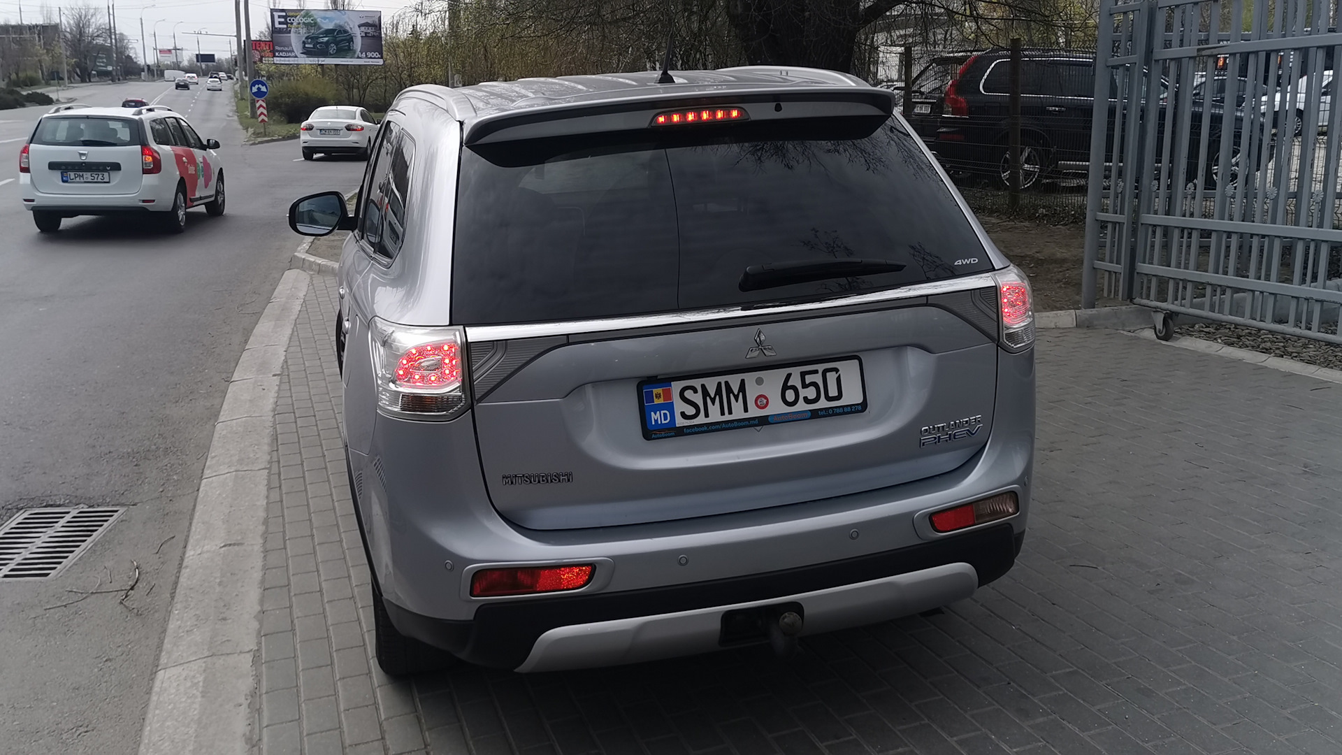 Mitsubishi Outlander PHEV 2.0 гибридный (Plug-in) 2015 | на DRIVE2