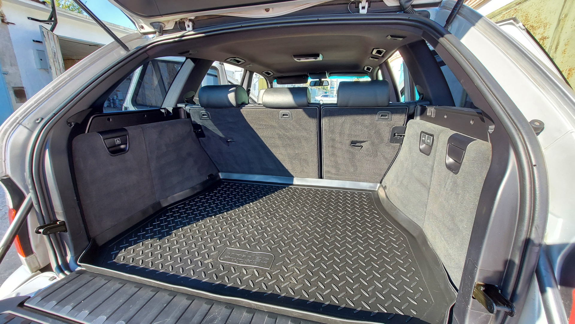 2. Коврик в багажник — BMW X5 (E53), 3 л, 2004 года | аксессуары | DRIVE2