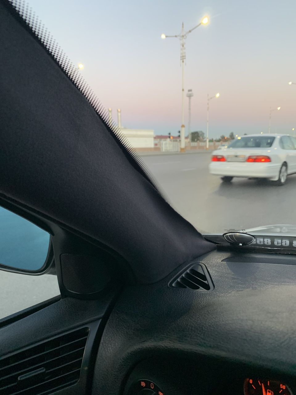 Недостатки №15. Проклейка стоек + перетяжка задний полки. — BMW 5 ...