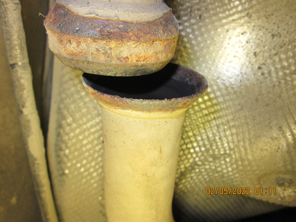 Задний фланец резонатора ощутимо подгнил… — Lada Vesta SW (1G). Запчасти на фото: 05202201