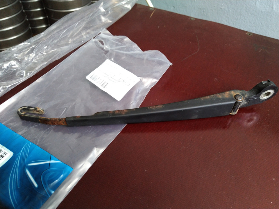 Очередная замена поводка заднего дворника — Volkswagen Passat Variant ...