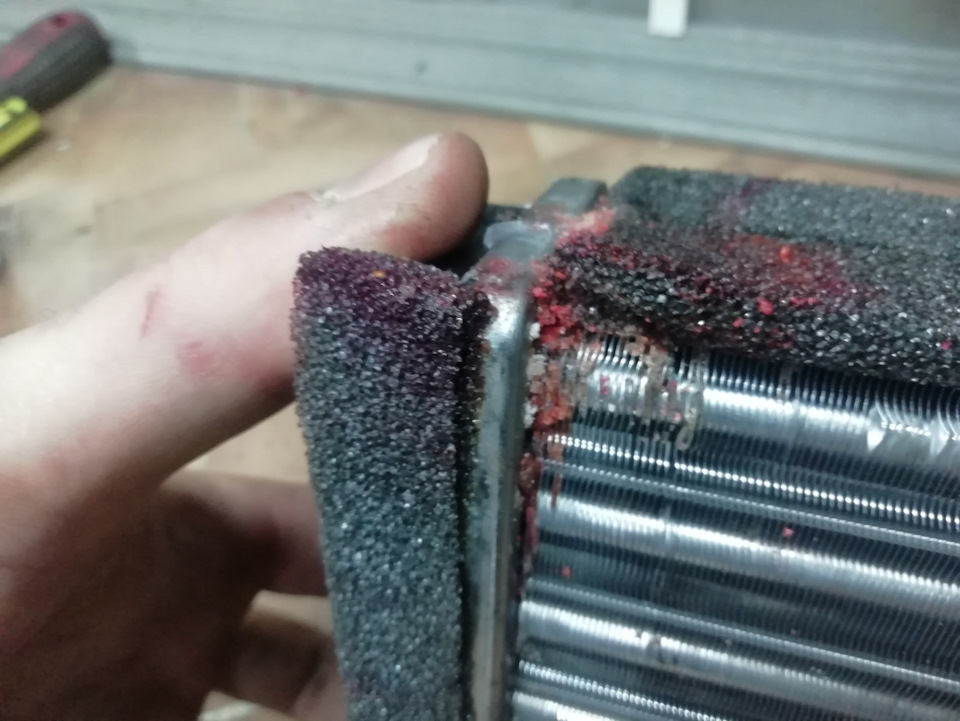 Разбор радиатора печки — Audi 100 (C4), 2,6 л, 1993 года | поломка | DRIVE2