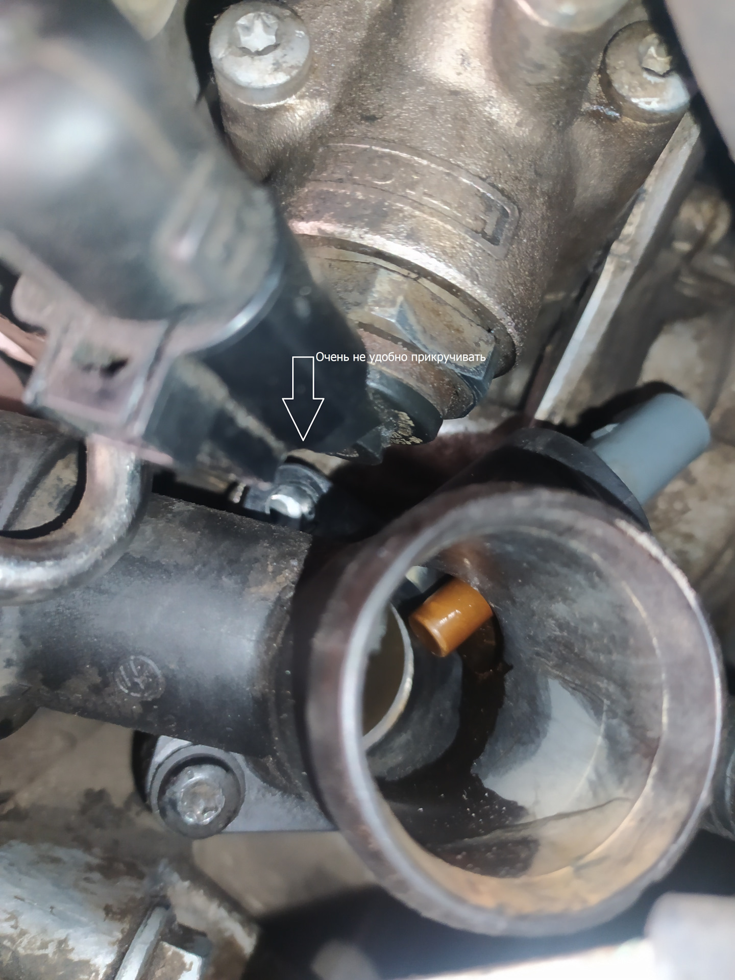 Течь антифриза из-под уплотнительного кольца корпуса термостат ...