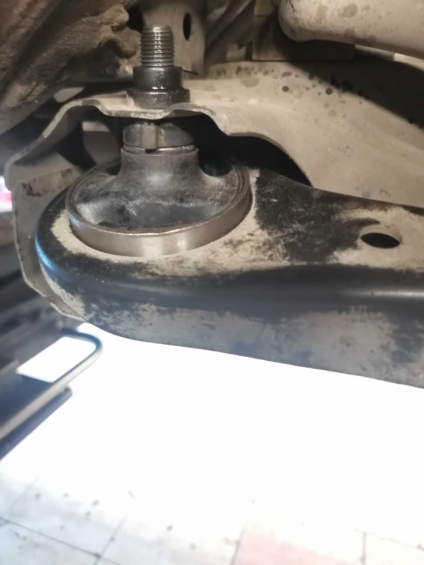 Сайлентблок задний переднего рычага степвагон. Сайлентблок задний переднего рычага степвагон. Сайлентблок хонда степвагон rp1. Сайлентблок заднего верхнего рычага хонда crv 4. Рычаг передний хонда степвагон rp3.