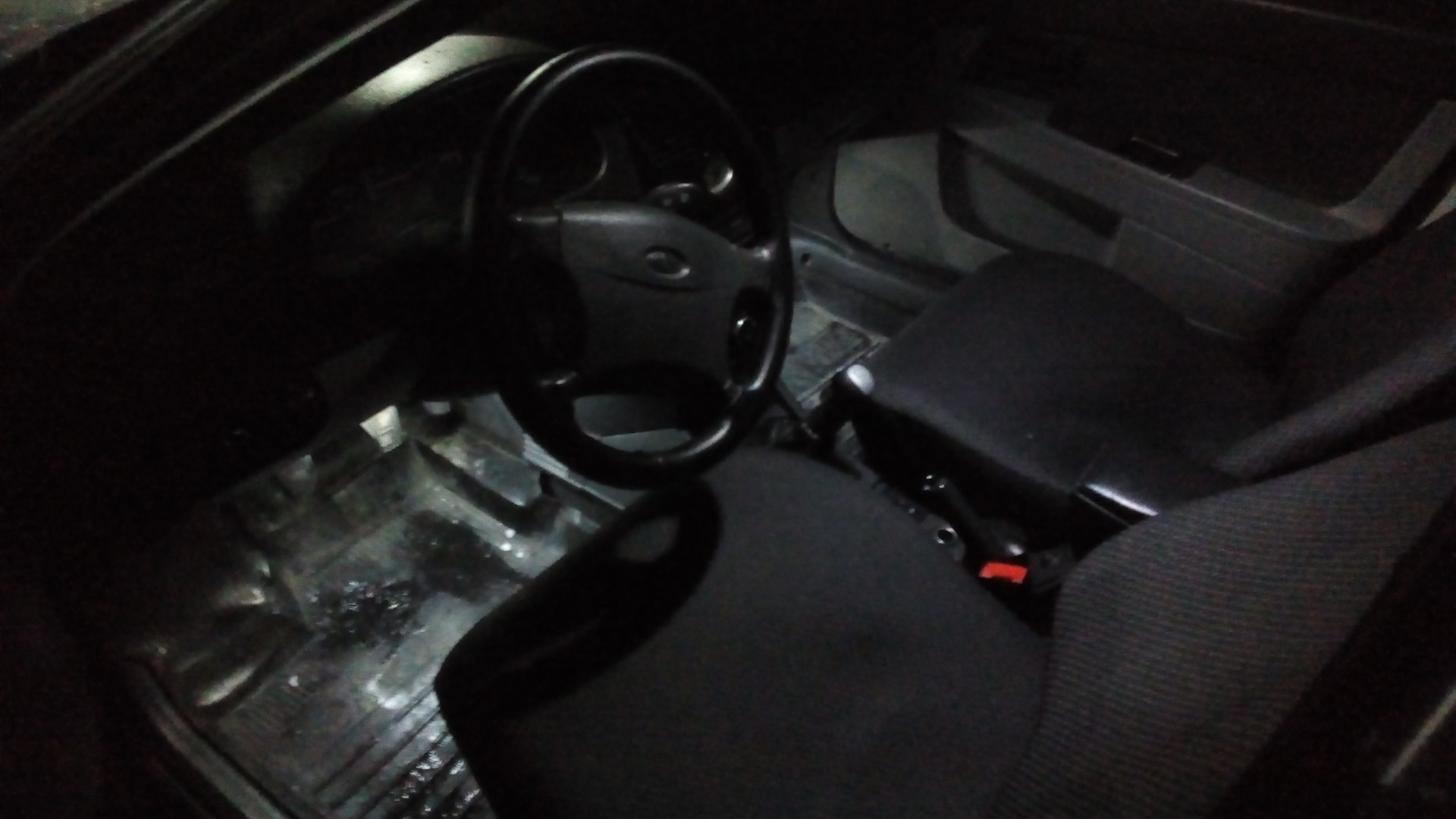 Бюджетная подсветка салона — Lada Приора седан, 1,6 л, 2007 года ...