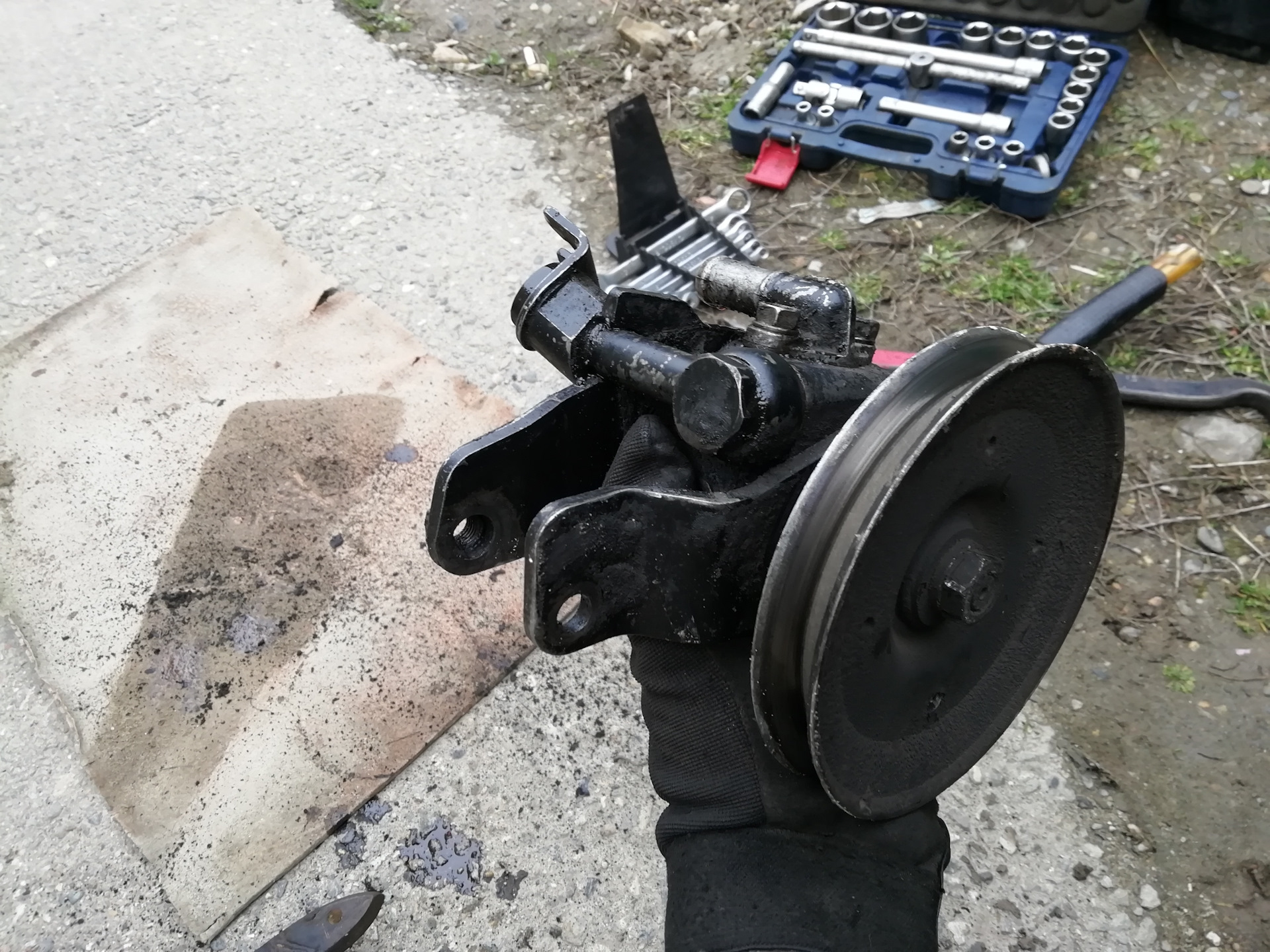 насос гидроусилителя двигатель td27. гур ниссан патруль y60. гур ниссан патрол 2,8 тд. насос гура ниссан террано 3. Nissan насос гуp.