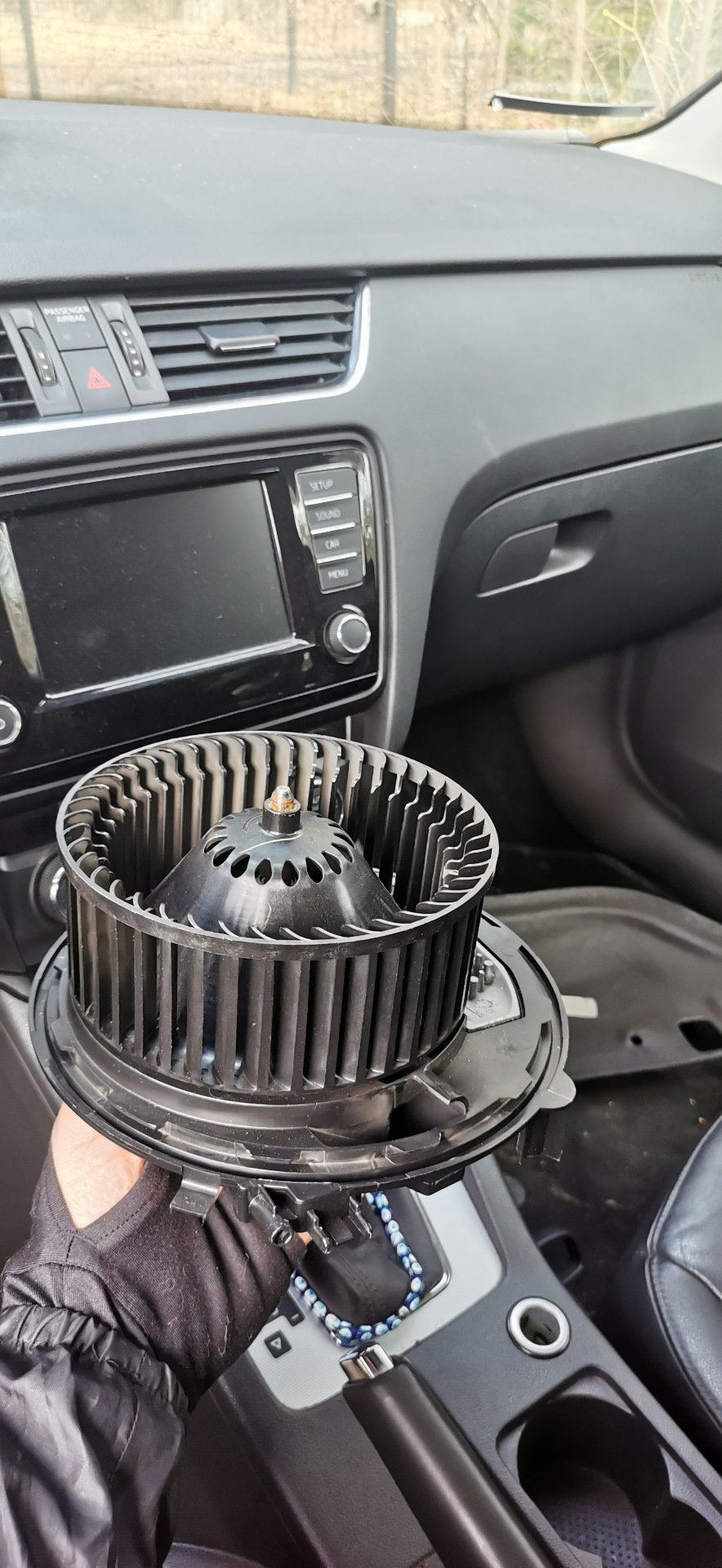 Замена вентилятора печки — Skoda Octavia A7 Mk3, 1,4 л, 2015 года ...