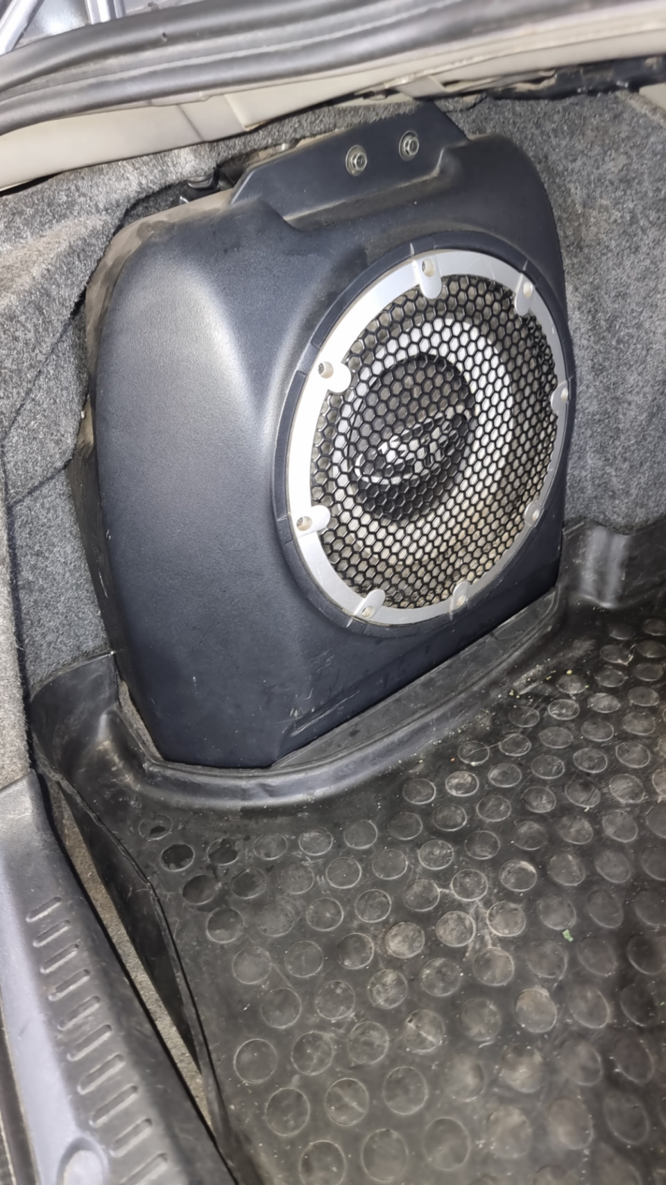 Lancer subwoofer store