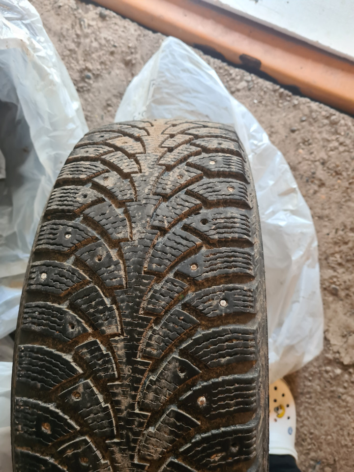 Шины зимние шипованные Nokian 205/55 R16. Б/у | 4 500 ₽ в городе ...