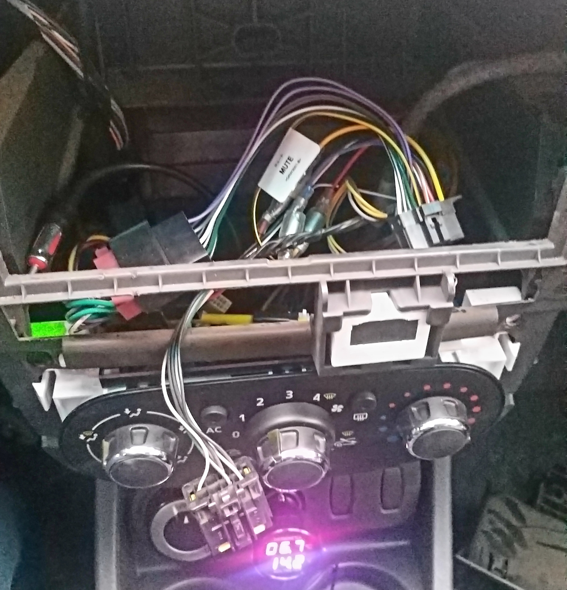 Замена Ламп Подсветки Блока Печки — Renault Duster (1G), 1,6 л, 2014 ...