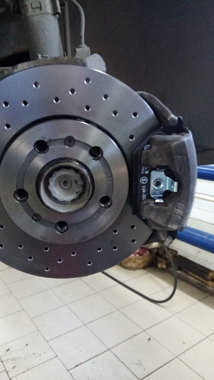 Замена передних тормозных дисков и колодок 14.10.2021 пробег 170400 км ...