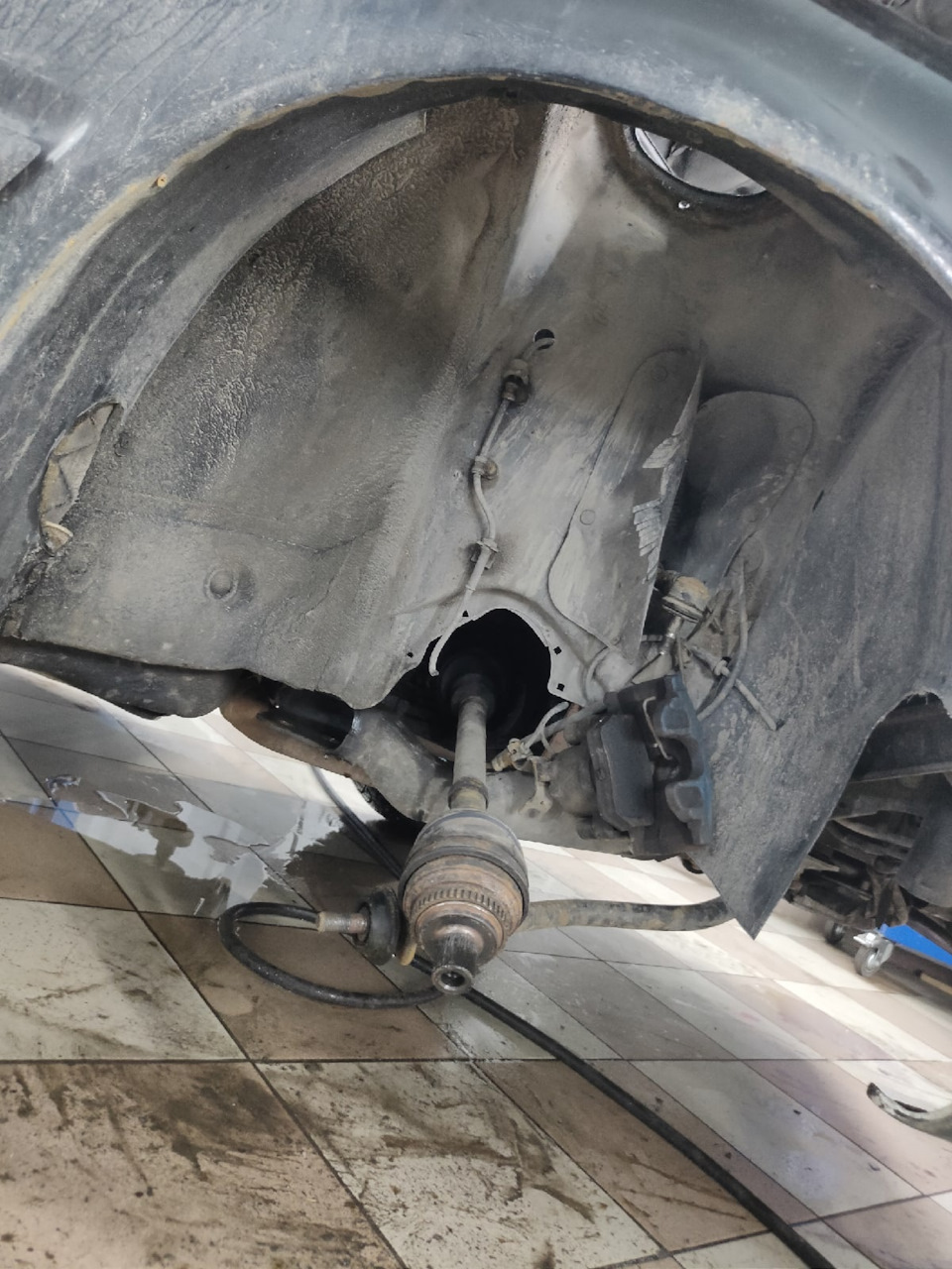 Замена поворотного кулака ауди 100с4 — Audi 100 (C4), 2,6 л, 1993 года ...