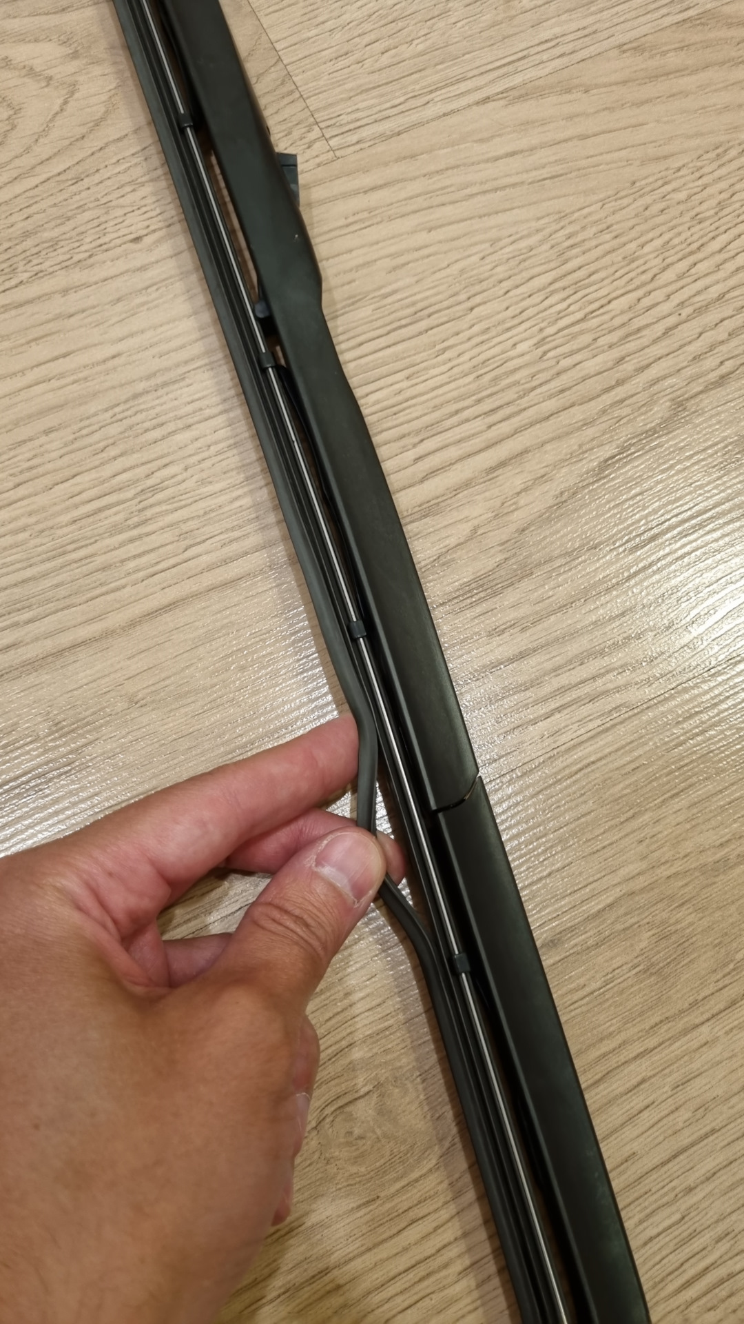 Замена резинки в щетке стеклоочистителя — KIA Sportage (4G), 2,4 л ...