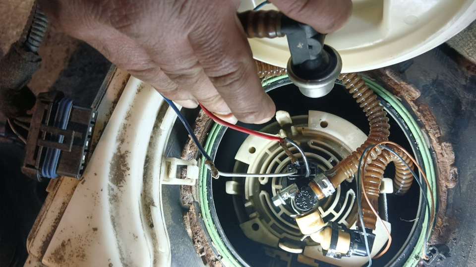 SOS! Насос топливный не держит давление. — Cadillac BLS, 2,8 л, 2006 ...