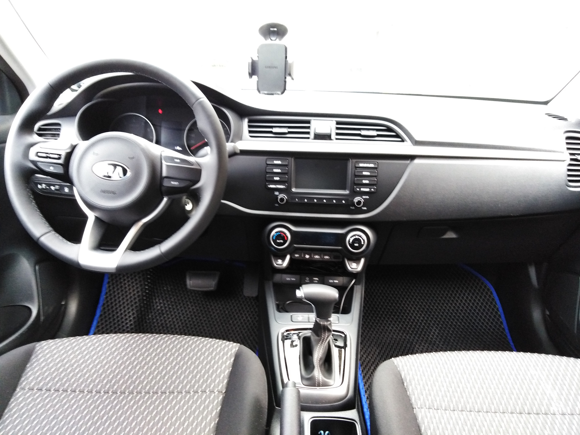 Рио 4 салон. Kia Rio x Style салон. Kia Rio Style салон. ЭВА В салон автомобиля Kia Rio Рио 2011-2015/III. Киа Рио стайл в салоне видео обзор.