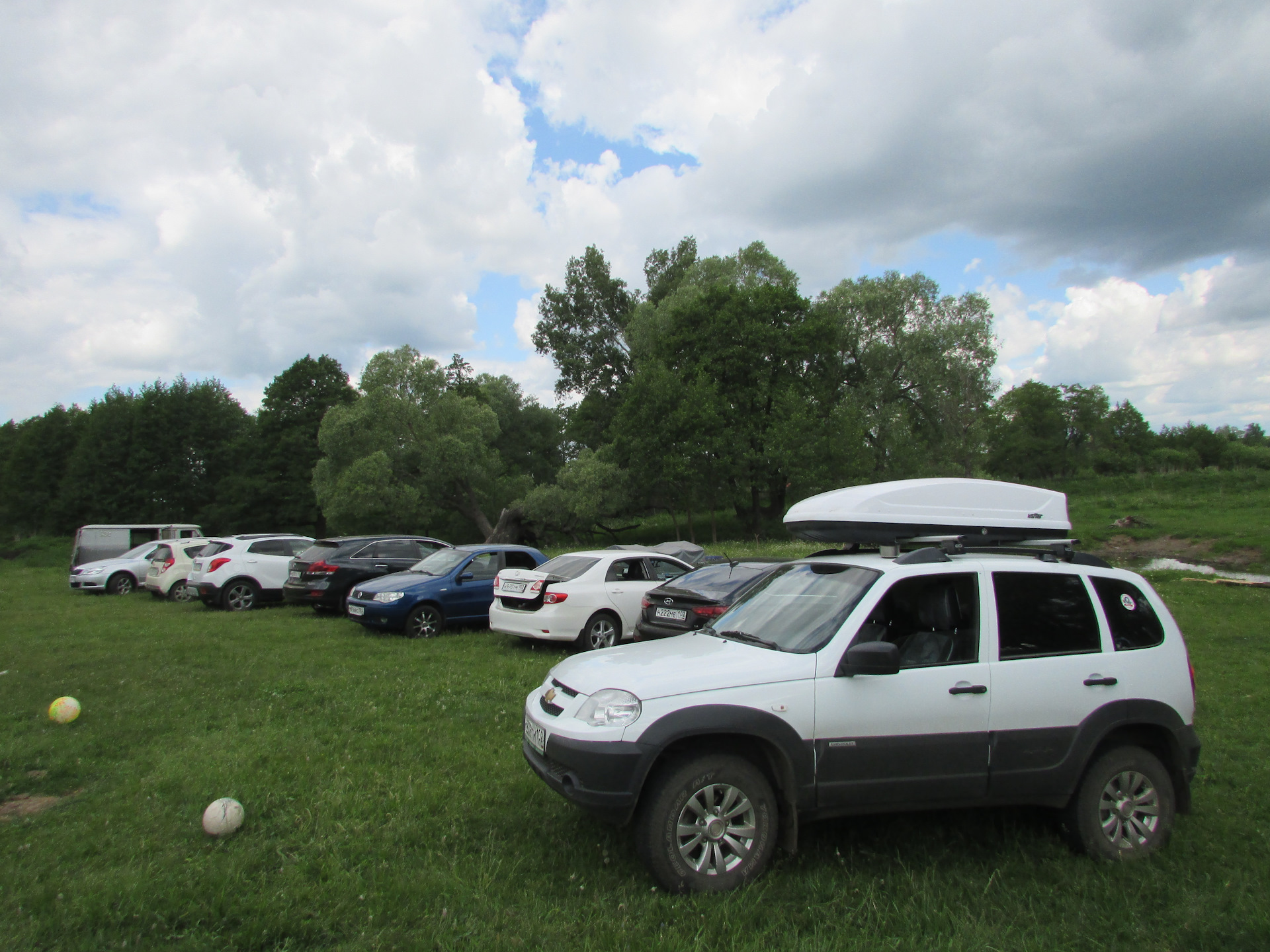 Chevrolet Niva белая Offroad