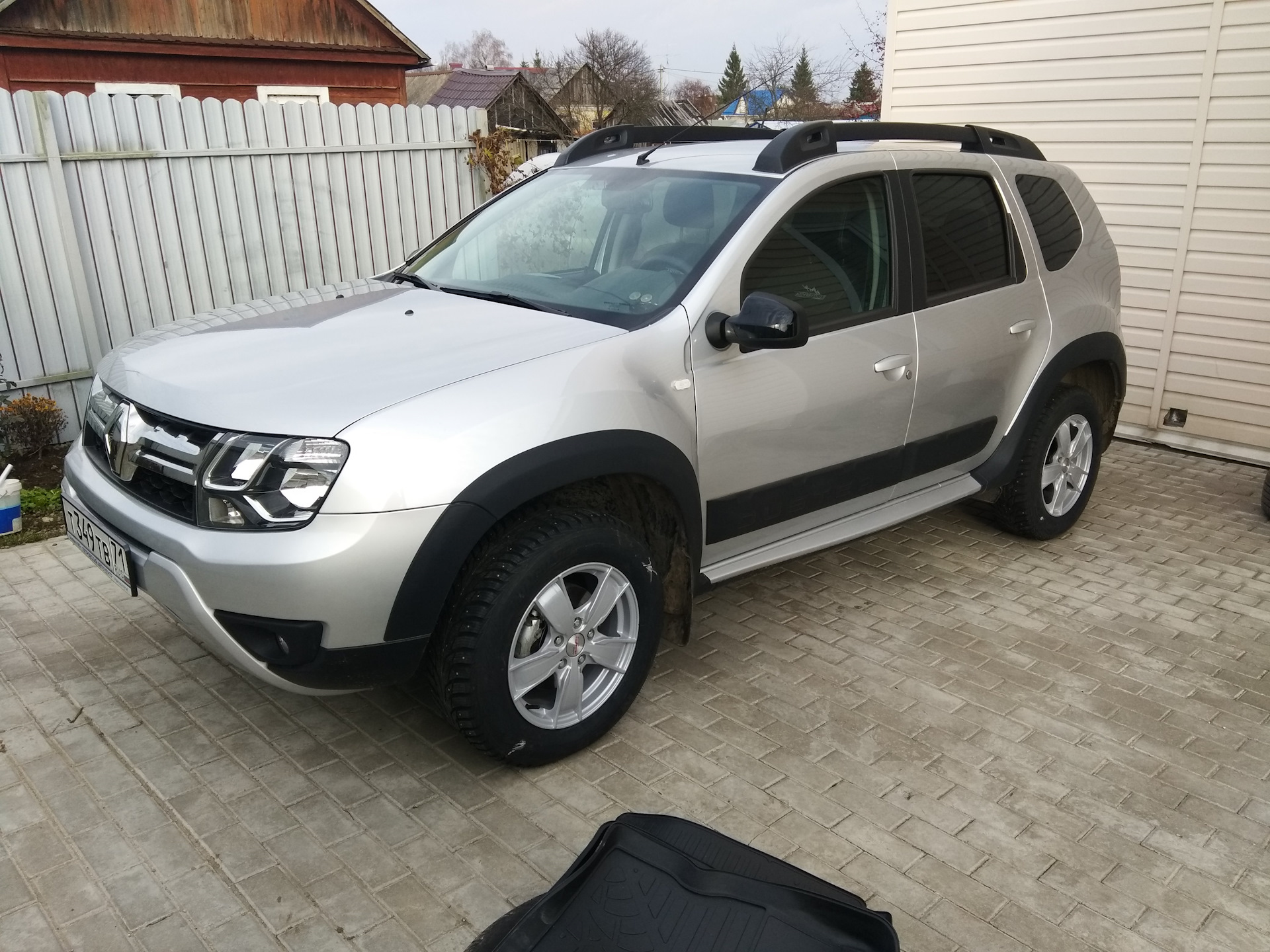 Дастер авито. Рено Дастер адвенчер. Рено Дастер адвенчер 2019. Renault Duster Adventure 2020. Рено Дастер адвентуре серебристый.