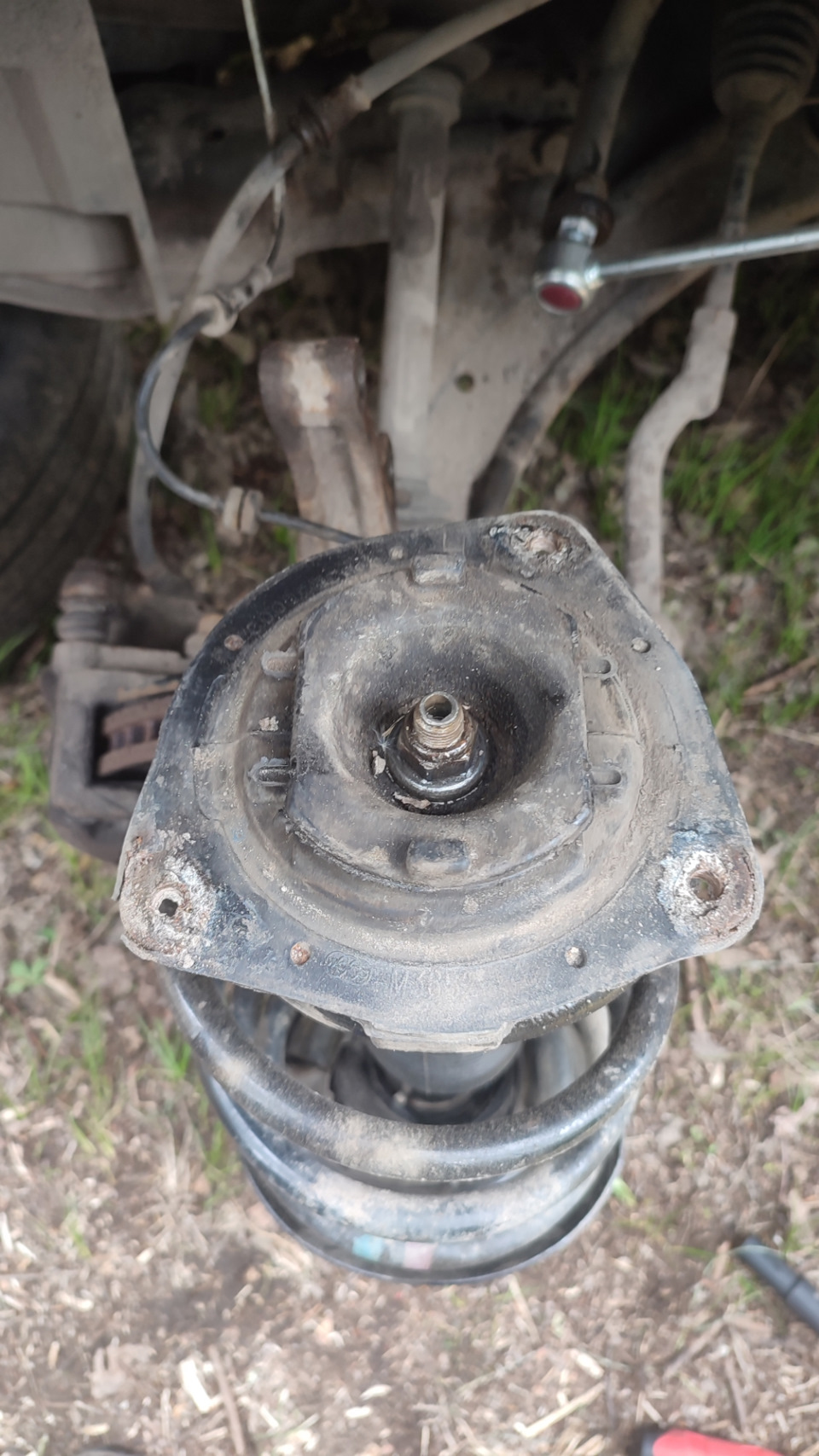 Замена передних амортизаторов — Nissan Qashqai (1G), 2 л, 2010 года ...