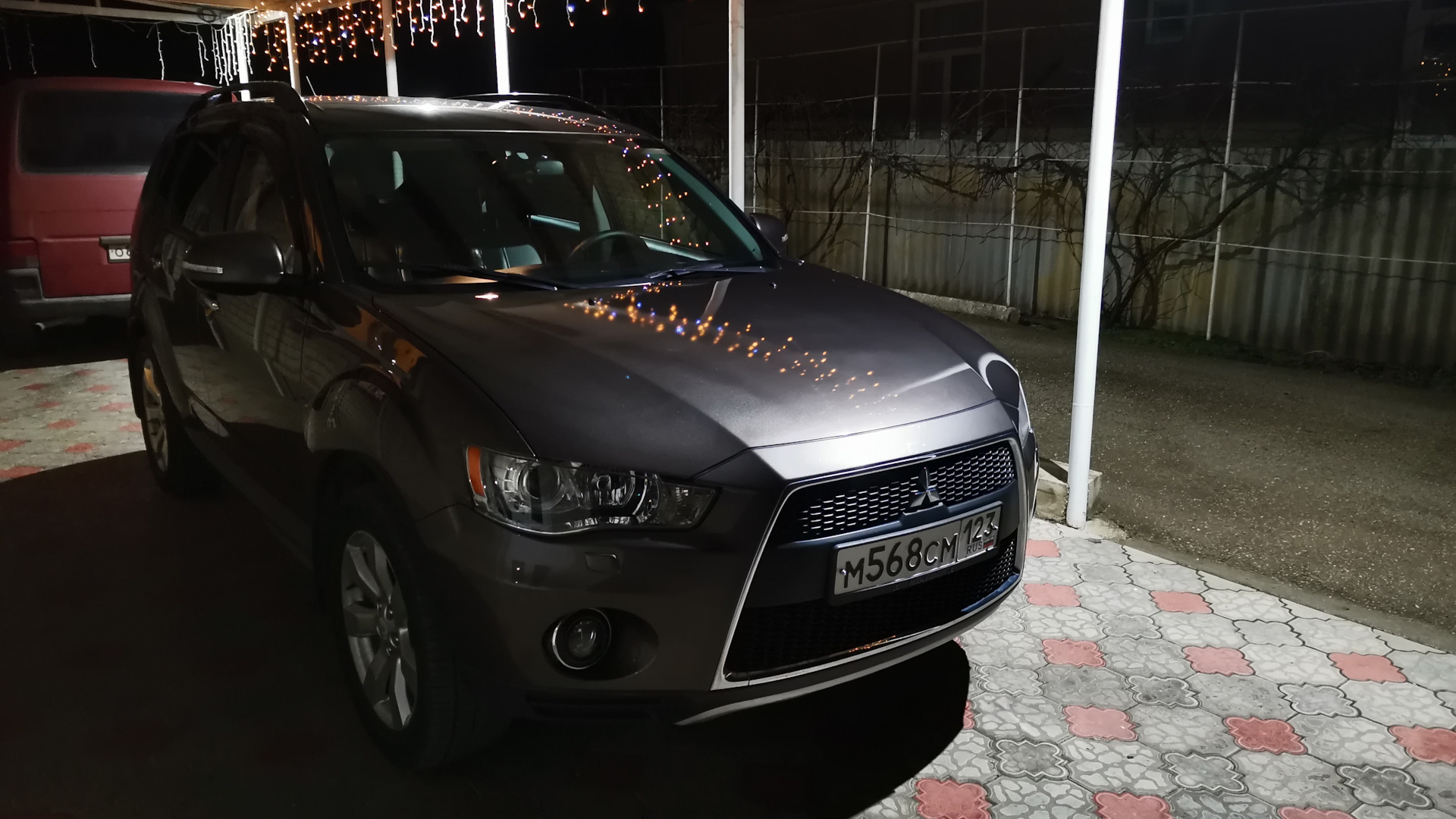 Mitsubishi Outlander (1G) 2.4 бензиновый 2011 | Большая акула 2.4 на DRIVE2