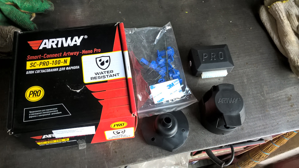 Так же был приобретен блок согласования ТСУ. Цена 1201 рубль. Дело в том, что бытует мнение среди народу, мол без него подключать нельзя — блок управления комфортом сгорит. Конечно никакой блок не накроется, но ошибки и перебои обеспечены (аварийный режим) В комплетке есть проводка (хотя проводка шла и с фаркопом, но отдельно блок не продается). Теперь я счастливый владелец двух комплектов )). — Lada Vesta (1G). Запчасти на фото: PR0100