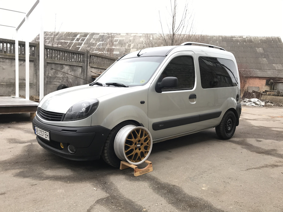 Renault kangoo (2g). Диски литые r16 рено кангу 2. Рено kangoo 1. Renault trafic 2 литые диски. Рено кангу на дисках.