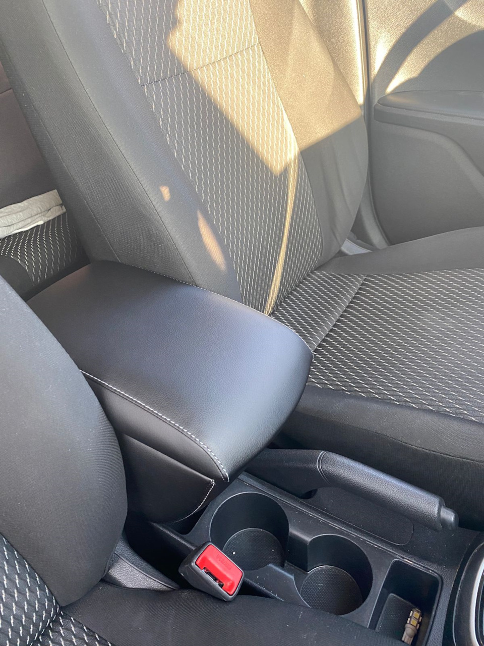 ПОДЛОКТНИК — KIA Rio (4G), 1,6 л, 2019 года | тюнинг | DRIVE2