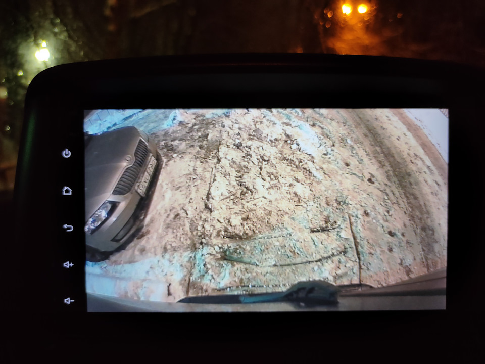 Картинка с камеры заднего вида. Виден дворник и бампер. — FIAT Doblo (2G)