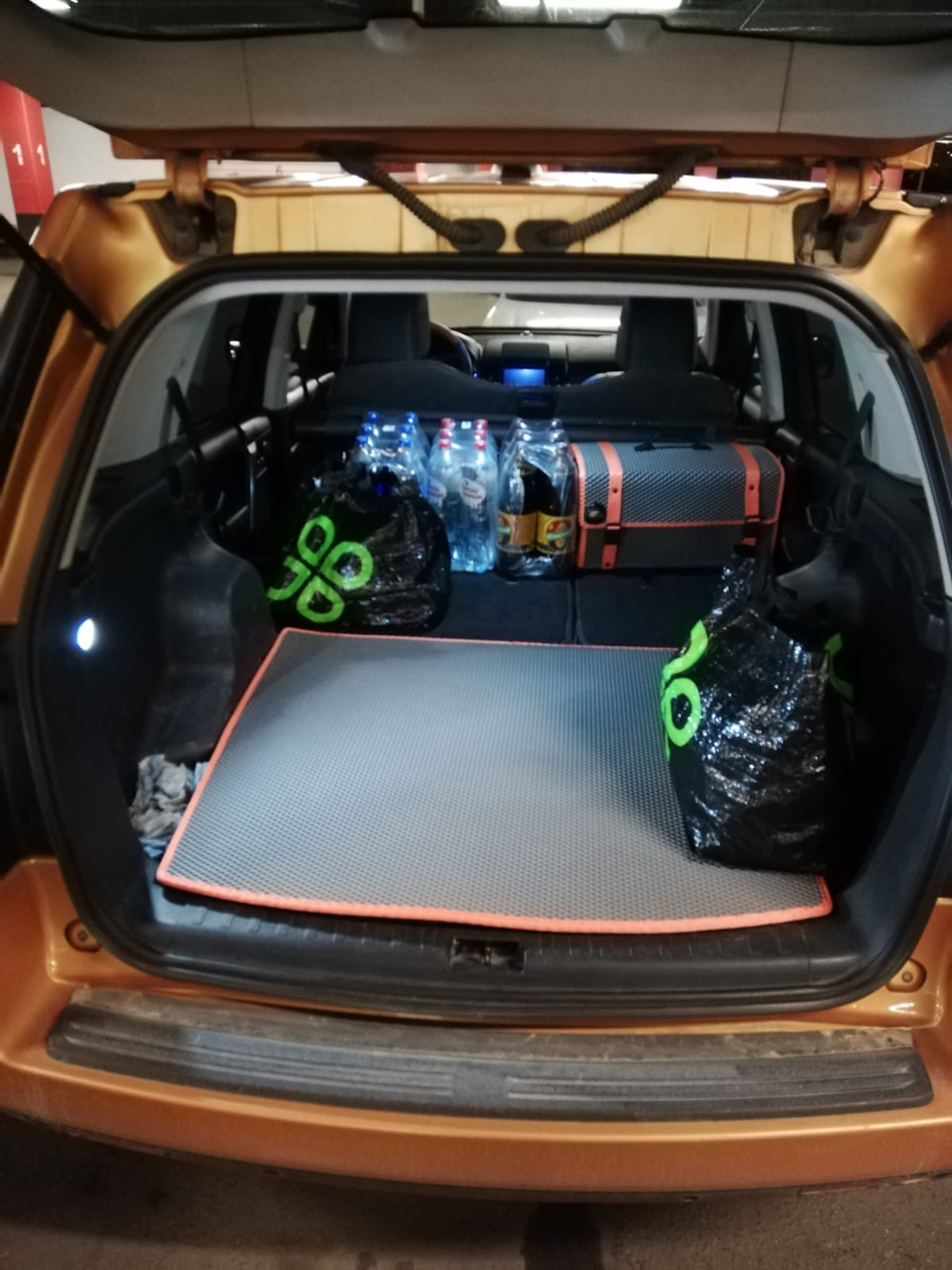 Багажный отсек. — Land Rover Freelander 2 (L359), 3,2 л, 2007 года ...