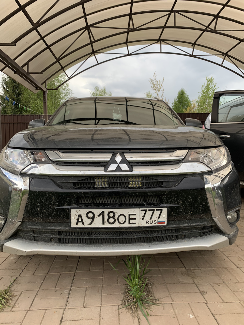 Дополнительный дальний свет (вспышки) — Mitsubishi Outlander (3G), 2,4 л,  2015 года | аксессуары | DRIVE2