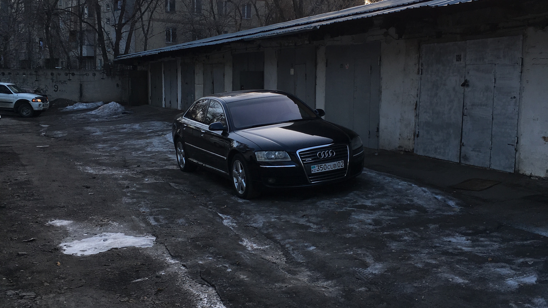 Audi A8 (D3) 3.7 бензиновый 2006 | Перевозчик на DRIVE2