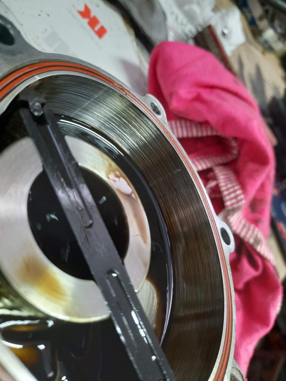 Старый насос с пробегом 300+ — Volkswagen Passat B7