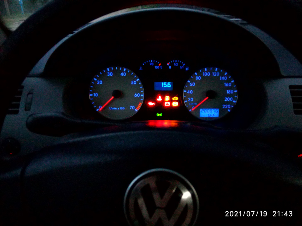 Без подсветки стрелок ук топлива и t° C. — Volkswagen Pointer