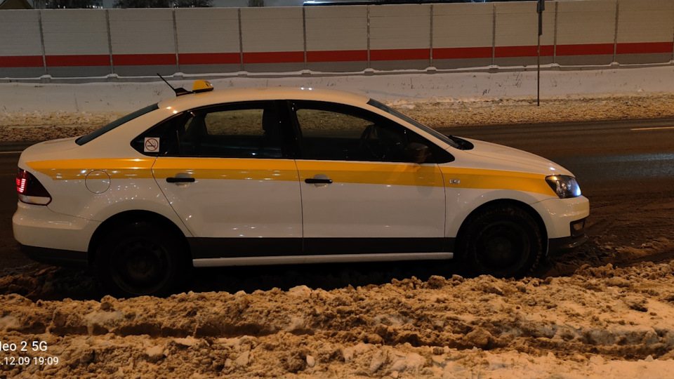 Volkswagen Polo Sedan Таксюлька