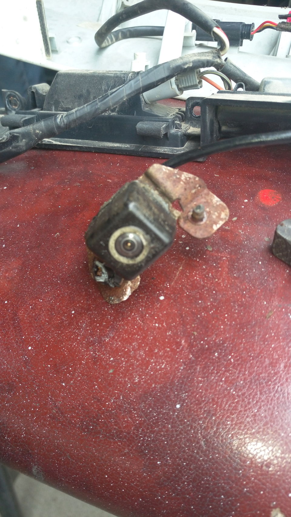 Замена камеры заднего вида. — Hyundai ix35, 2 л., 2011 года | визит на ...